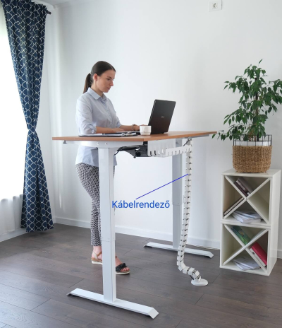 Függőleges kábelrendező, kábelcsatorna fehér színben