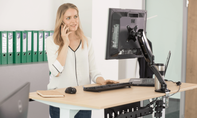 Hogyan járulnak hozzá az állítható magasságú íróasztalok a munkahelyi ergonómiához?